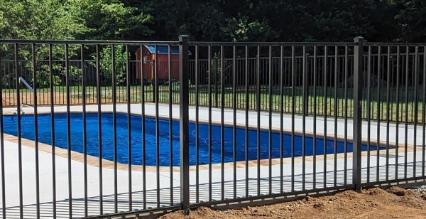 1_black-aluminum-pool-fence
