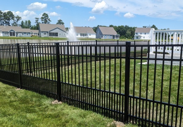 PUPPY-PANEL-ALUMINUM-FENCE-