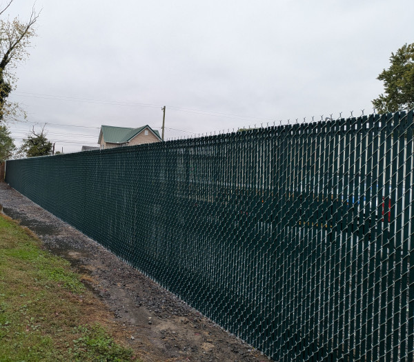 Chainlink-with-green-slats