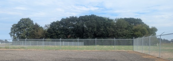 chainlink-with-barb-wire-26