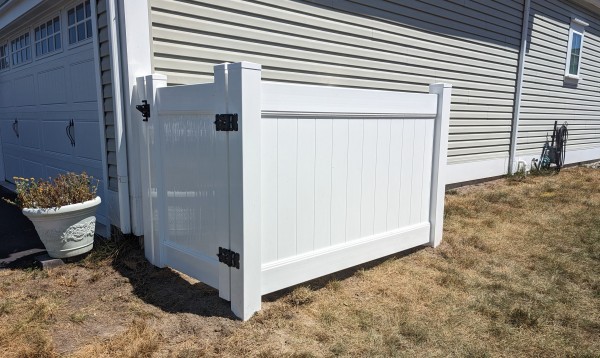 1_Trash-can-enclosure-1-gate