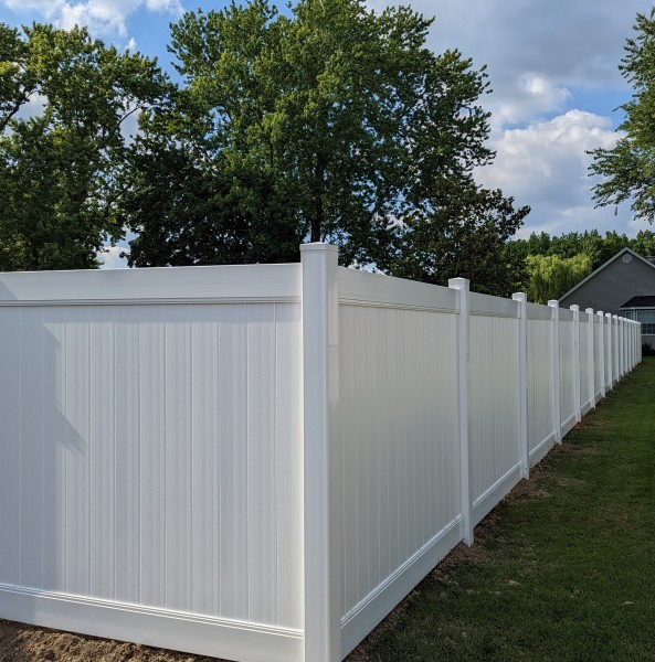 6ft-tall-white-vinyl-privacy-fence