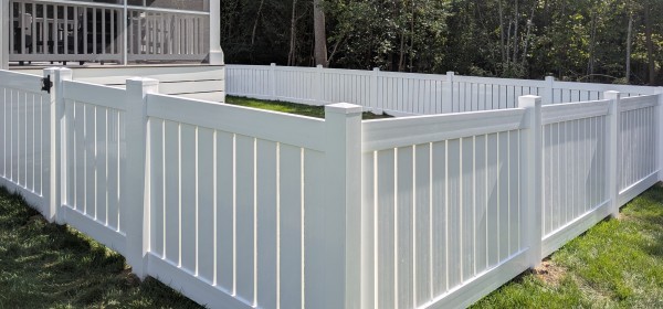 SEMI-PRIVACY-FENCE-WHITE-VINYL-