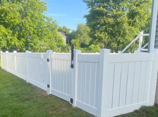 semi-privacy-vinyl-fence-2