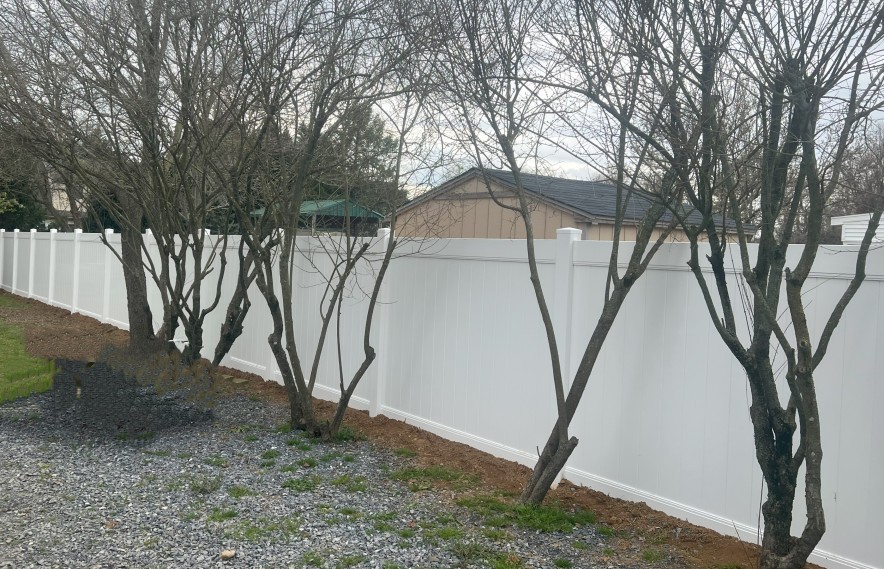 vinyl-privacy-fence-