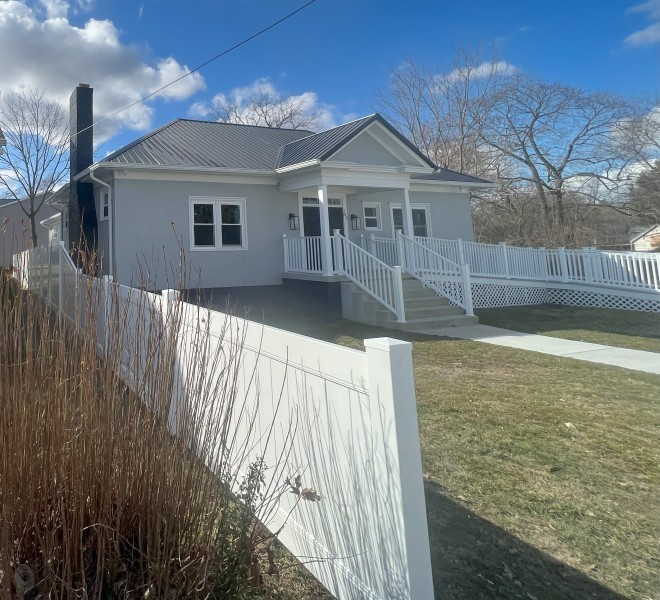 white-vinyl-fence-