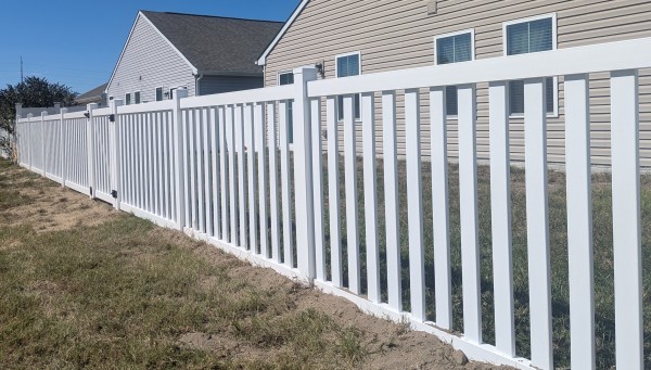 4ft-tall-white-vinyl-picket-fence-