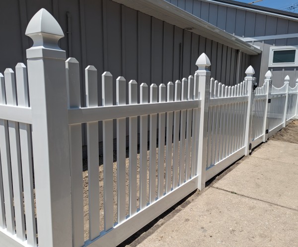 VInyl-Scalloped-fence
