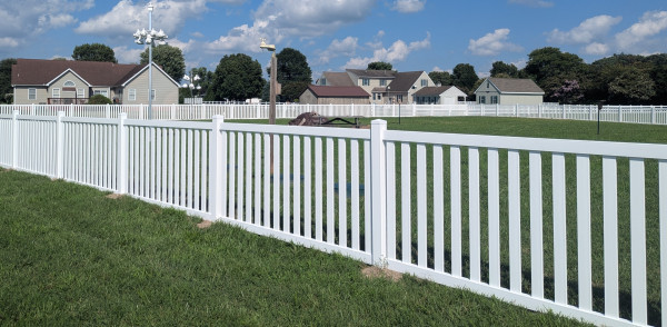 vinyl-picket-fence-